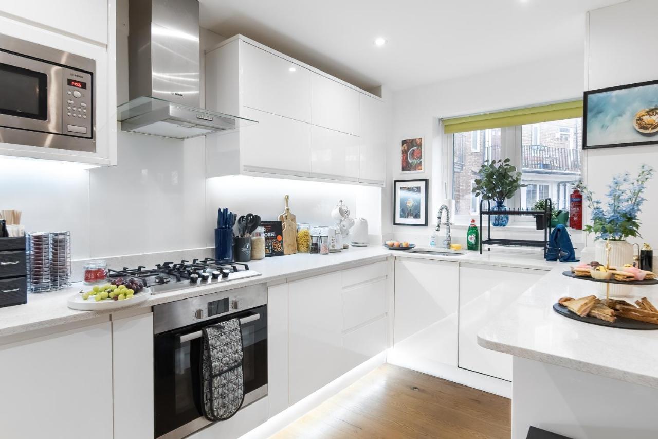 Chic 3 Bed Near Bridge With Balcony Appartement Londen