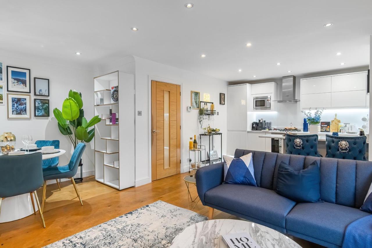 Chic 3 Bed Near Bridge With Balcony *