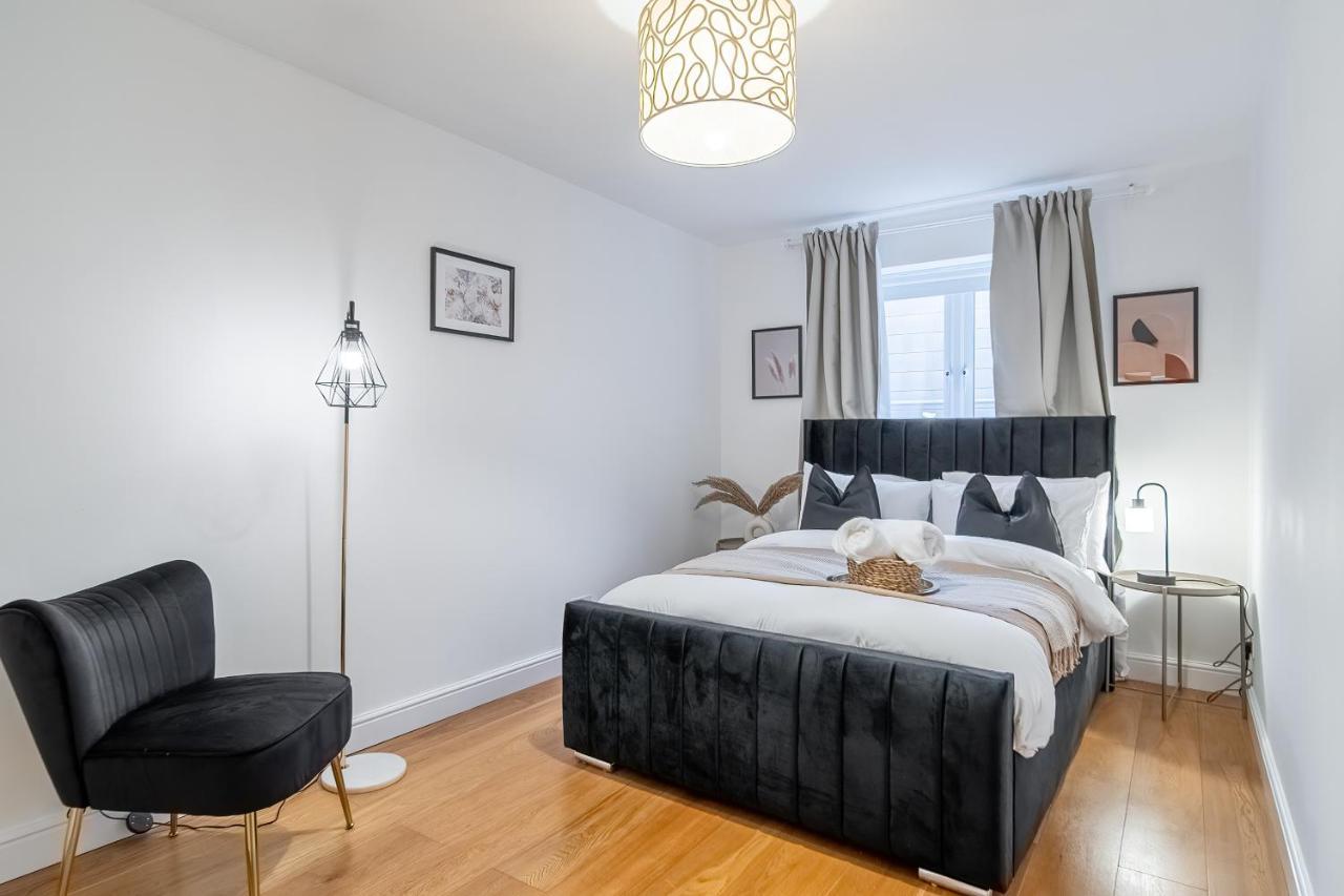 Chic 3 Bed Near Bridge With Balcony *