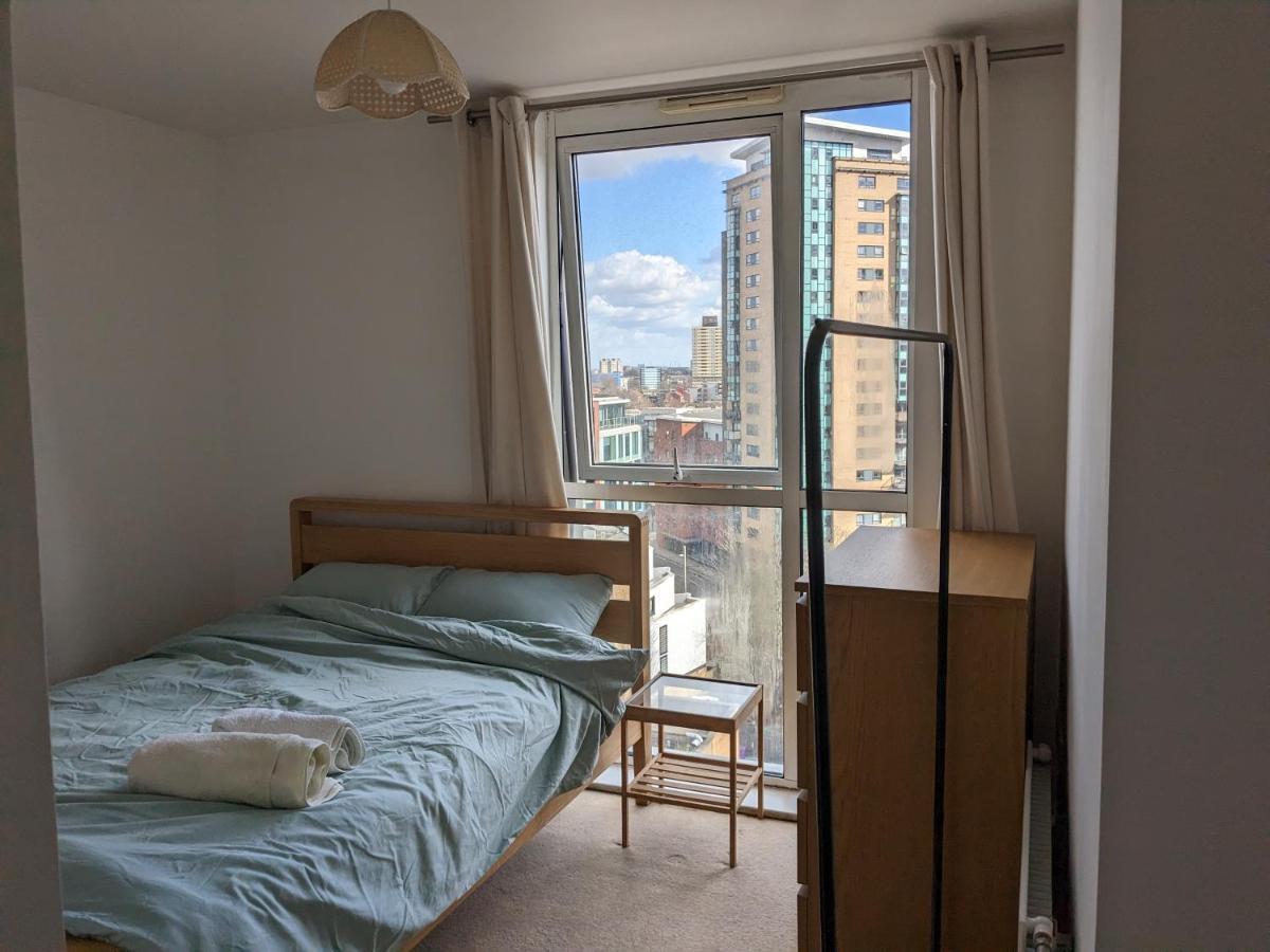 2 Bed 2 Baths Apt In Stratford Apartment London