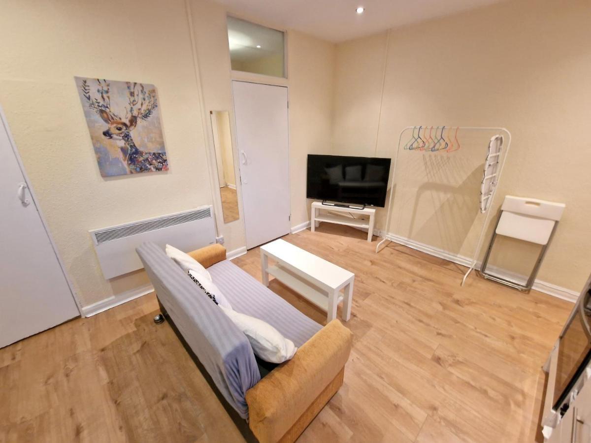 Apartment Super Studio With Two Bedrooms - Five Minutes From The Station!