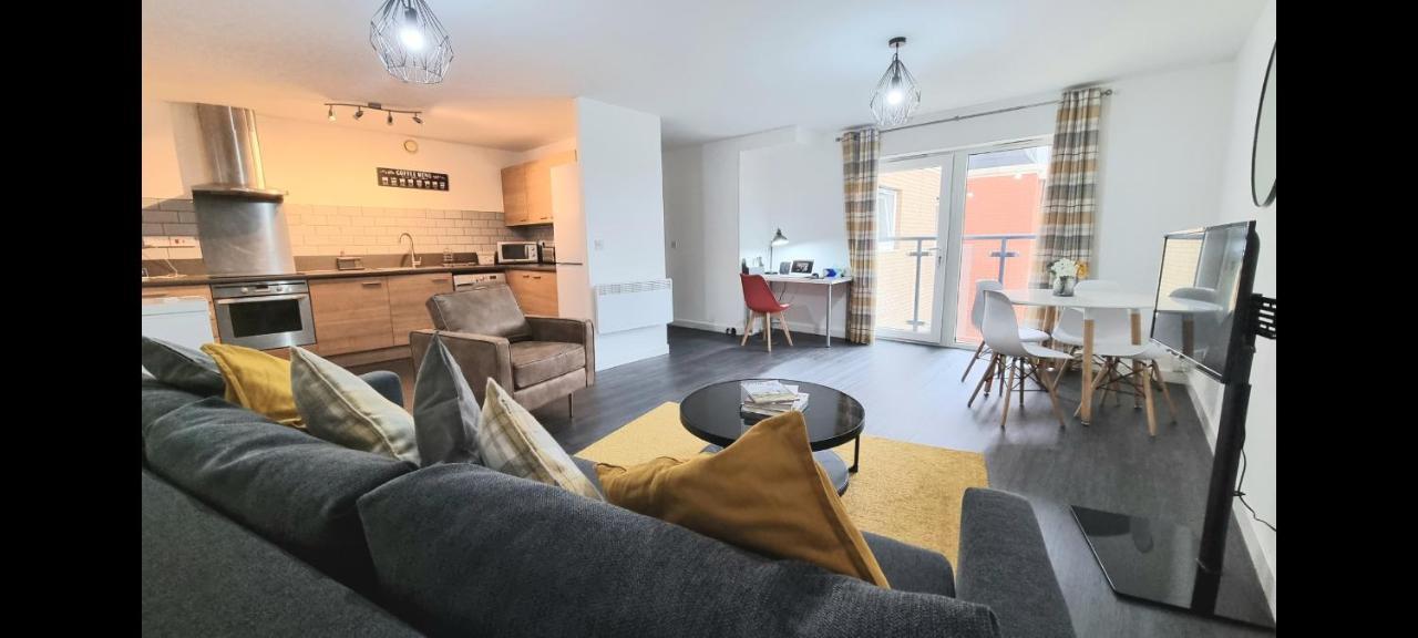 Spacious 5 Min Walk To Leytonstone Underground Station And 5 Stops To Zone 1 Appartement *