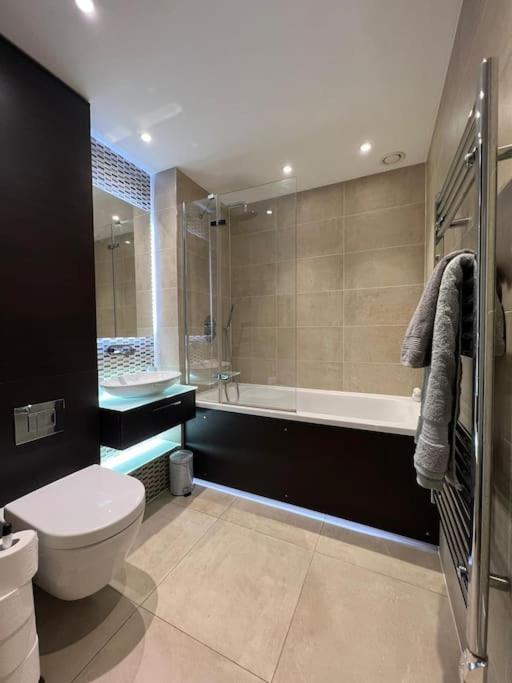 Apartment Modern & Secure 3br 2ba In The Heart Of Crossharbour *
