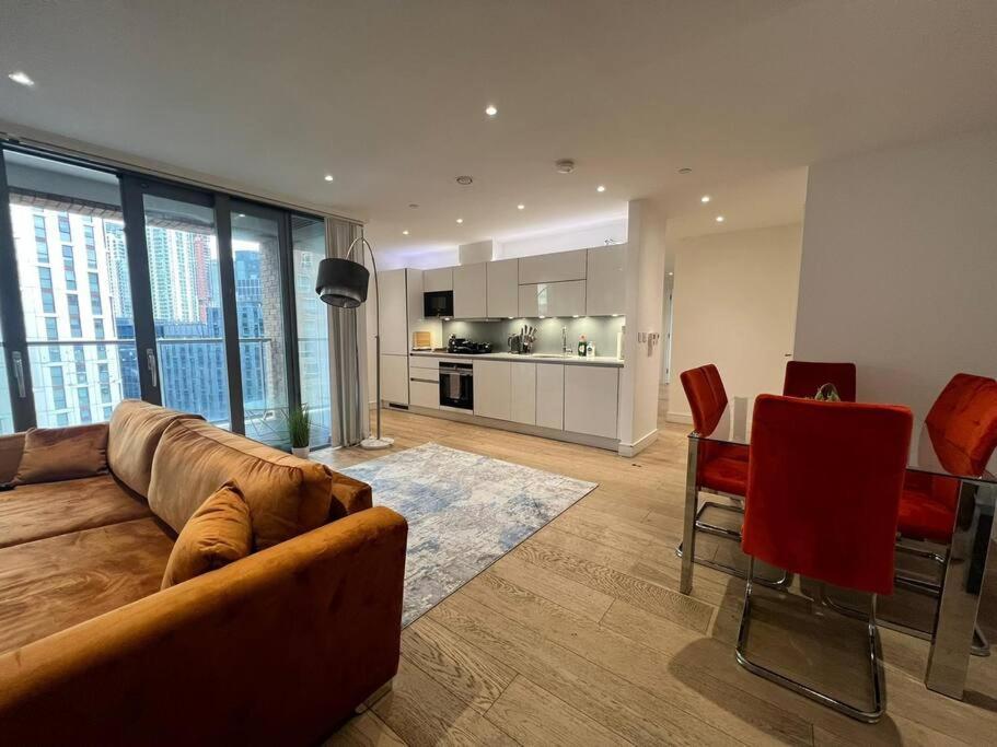 Apartment Modern & Secure 3br 2ba In The Heart Of Crossharbour *