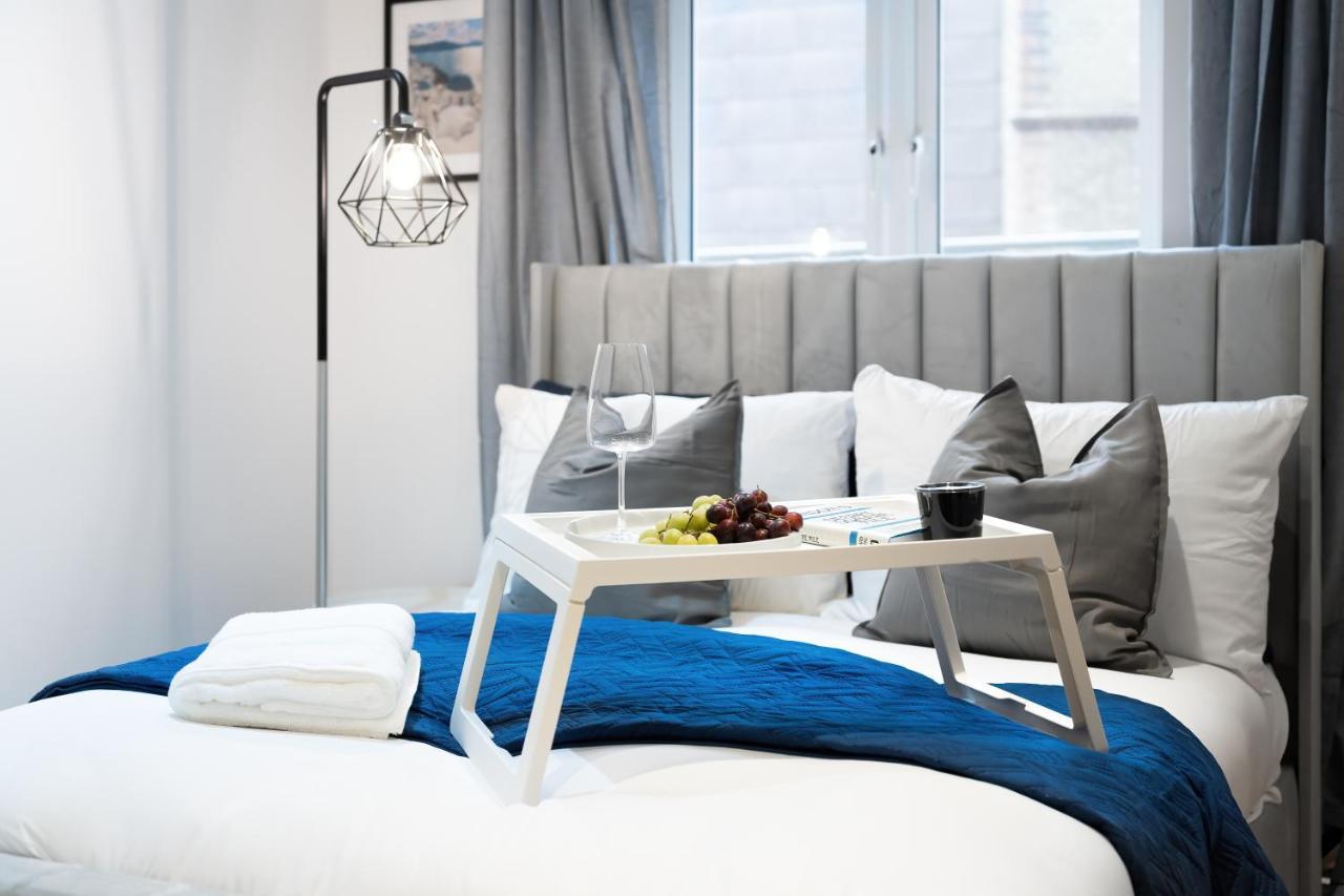Appartement Chic 3 Bed Near Bridge With Balcony Londen