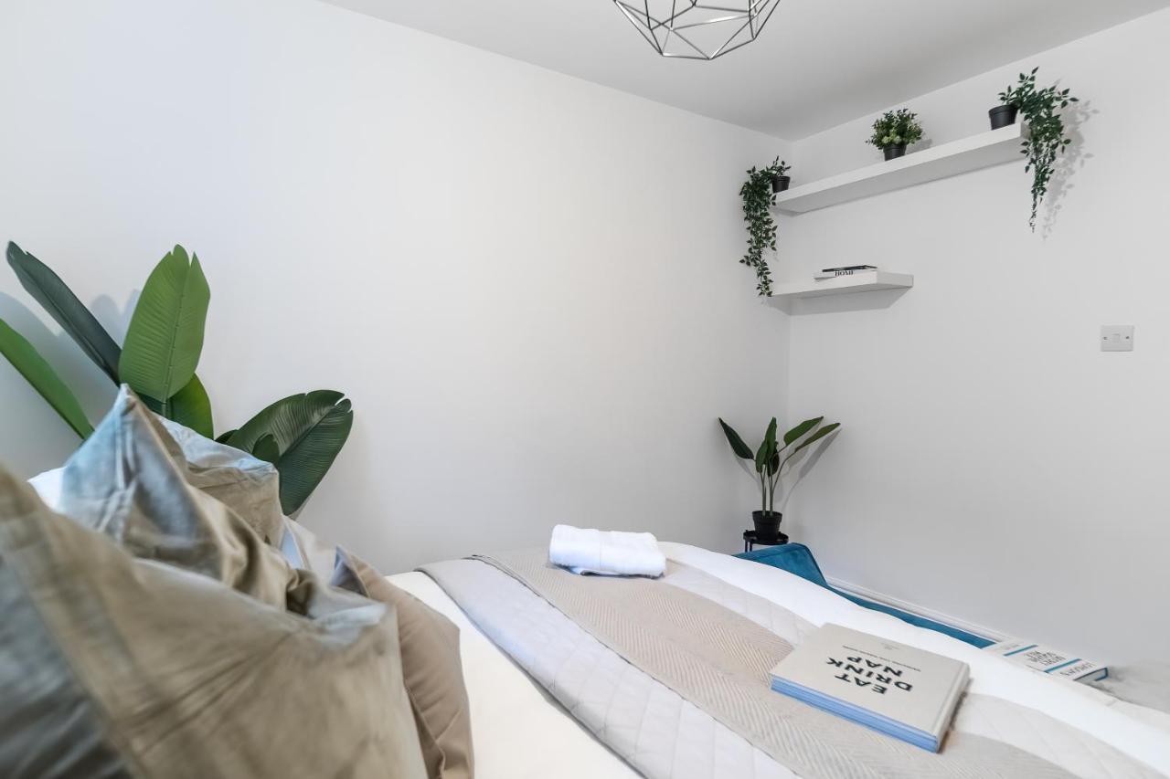 Chic 3 Bed Near Bridge With Balcony