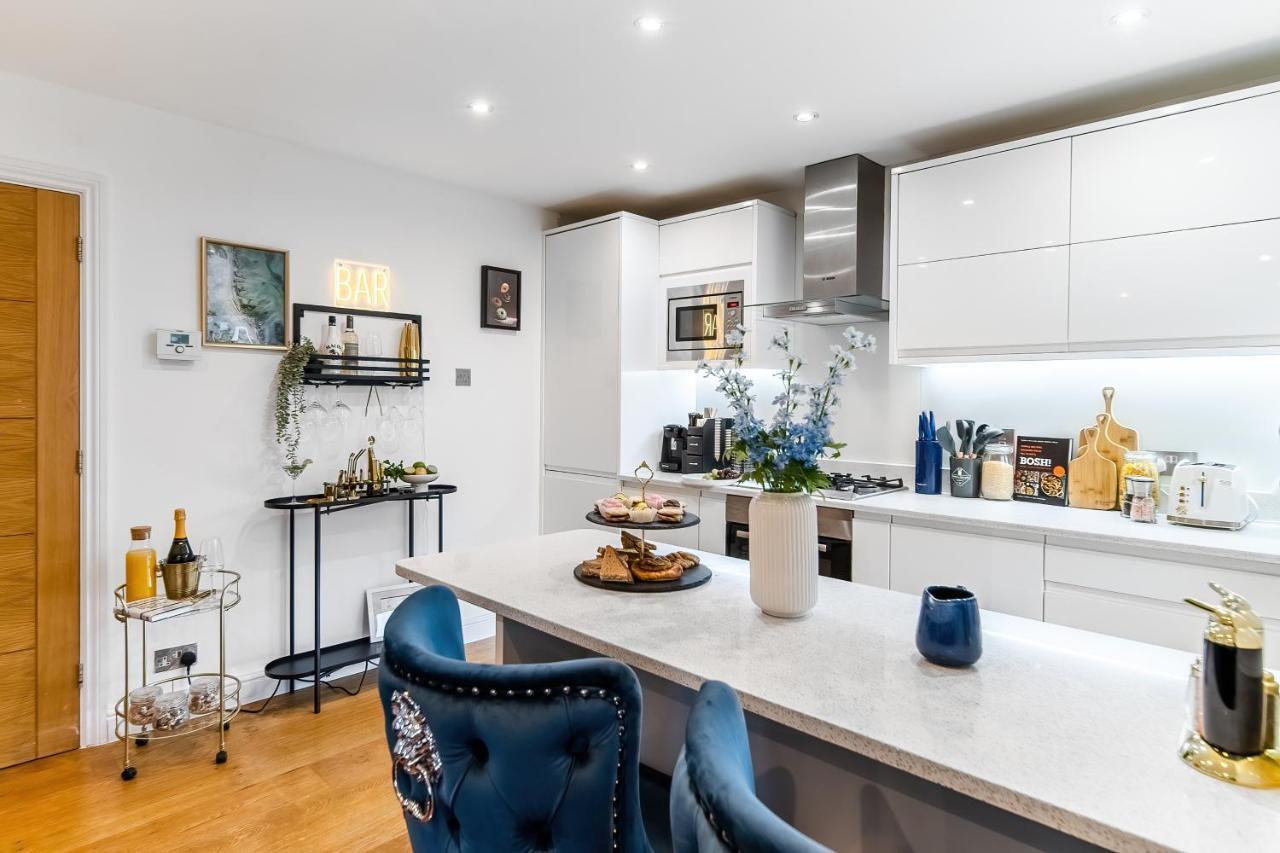 Chic 3 Bed Near Bridge With Balcony Appartement Londen