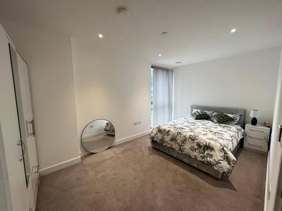 Modern & Secure 3br 2ba In The Heart Of Crossharbour * London