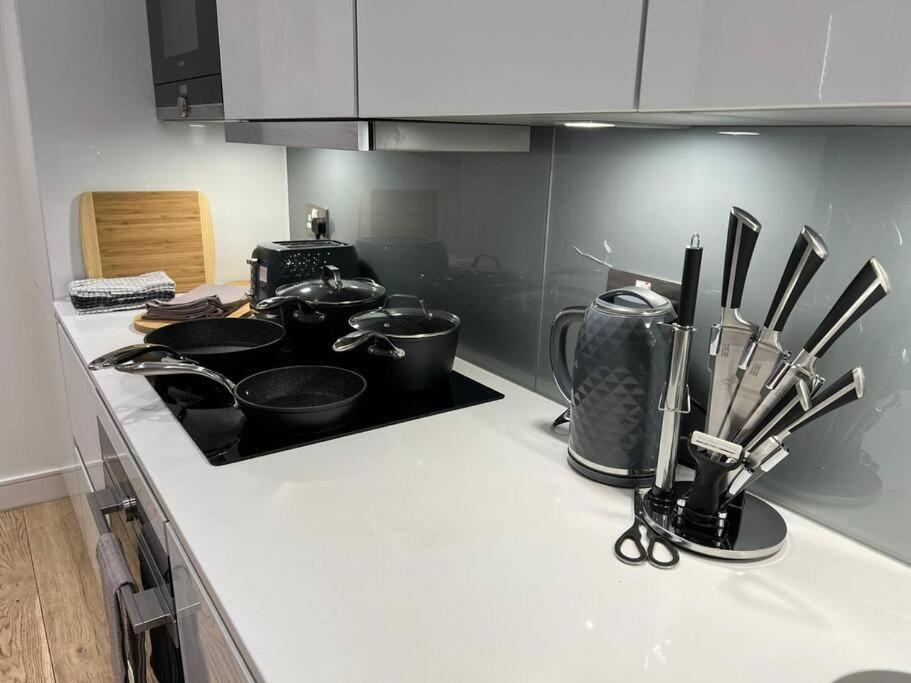 Modern & Secure 3br 2ba In The Heart Of Crossharbour Apartment *