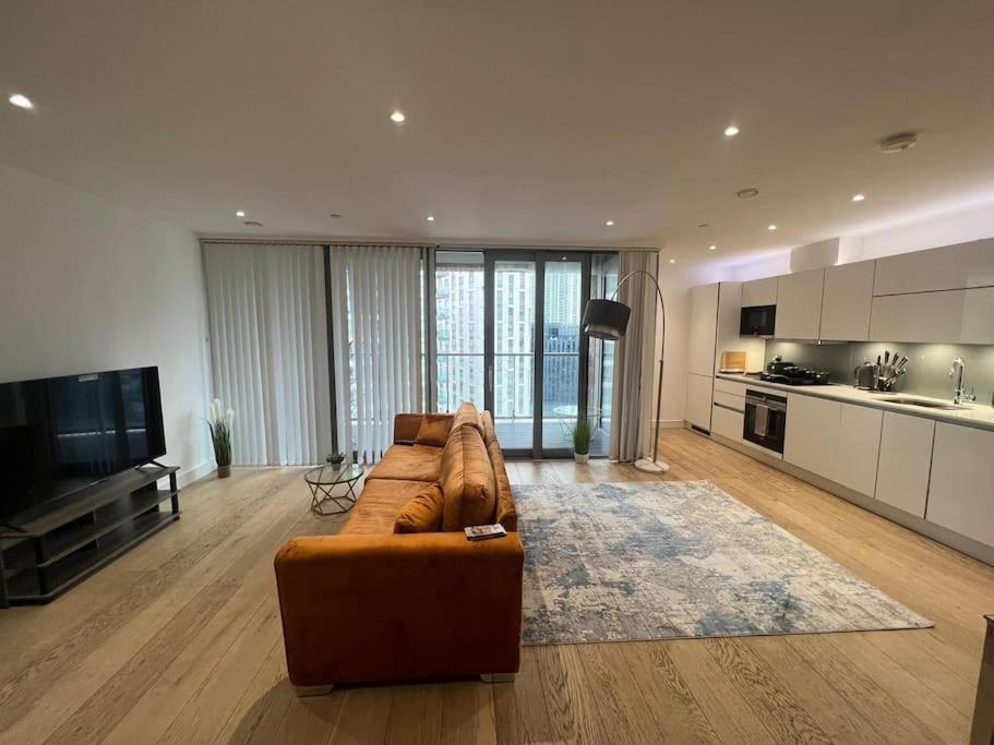 Modern & Secure 3br 2ba In The Heart Of Crossharbour London