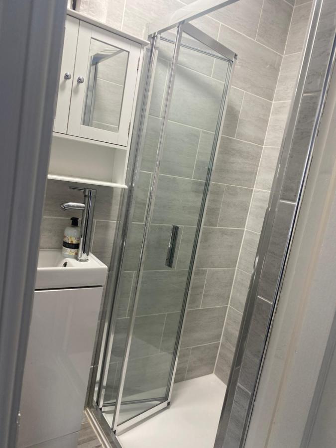 Hameway House- Stunning 4 Bedroom House With A Spacious Kitchen * London