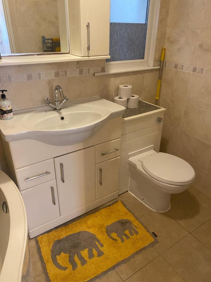 Hameway House- Stunning 4 Bedroom House With A Spacious Kitchen * London