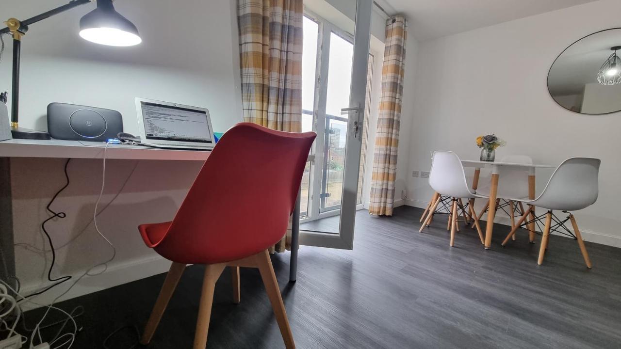 Appartement Spacious 5 Min Walk To Leytonstone Underground Station And 5 Stops To Zone 1 Londen
