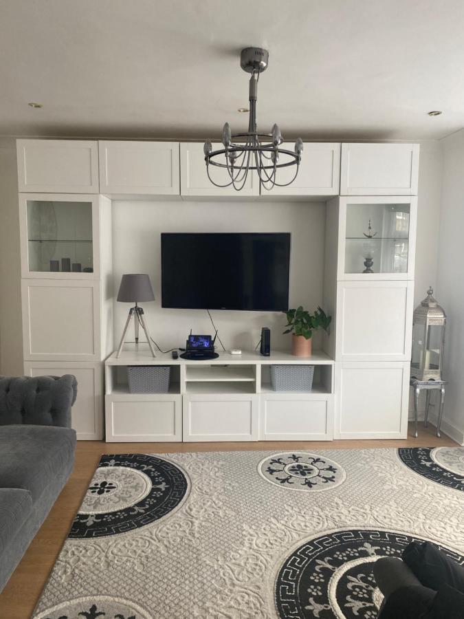 Hameway House- Stunning 4 Bedroom House With A Spacious Kitchen * London
