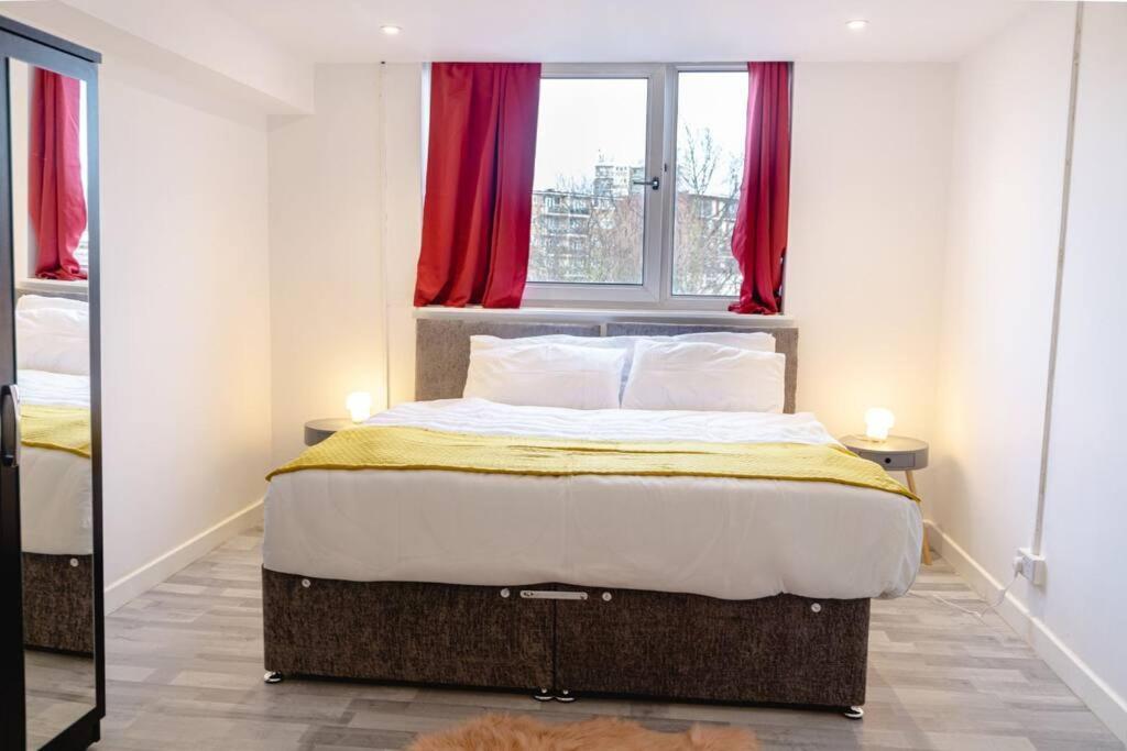 2 Bed With Free Parking Apartment *
