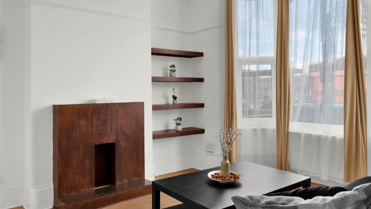 Livestay-4 Bed 2 Bath House With Private Garden Ferienhaus *