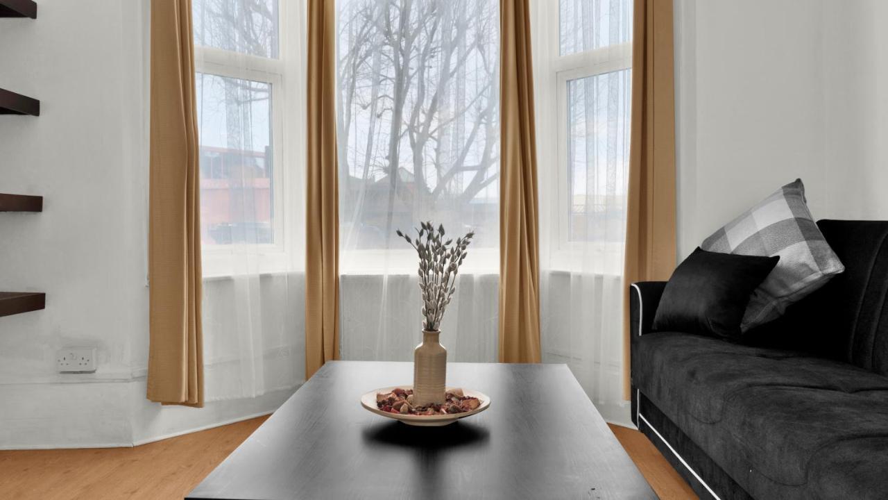 Livestay-4 Bed 2 Bath House With Private Garden Ferienhaus *