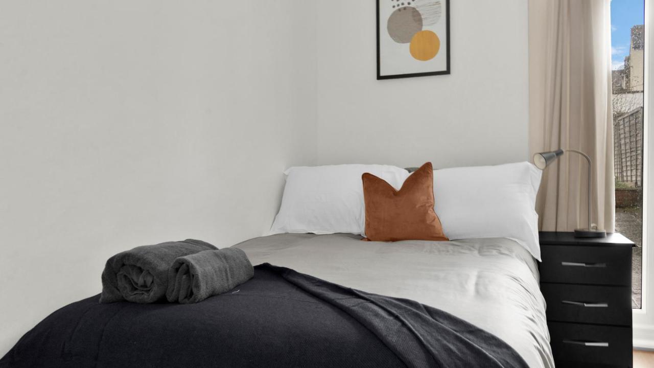 Livestay-4 Bed 2 Bath House With Private Garden Ferienhaus *