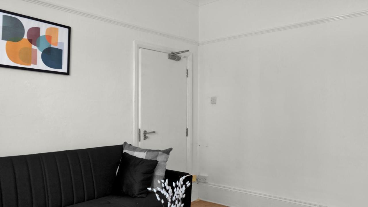 Ferienhaus Livestay-4 Bed 2 Bath House With Private Garden London