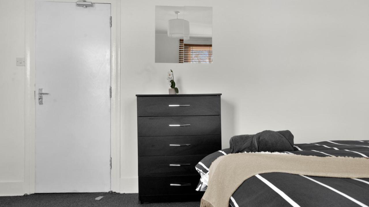 Ferienhaus Livestay-4 Bed 2 Bath House With Private Garden London