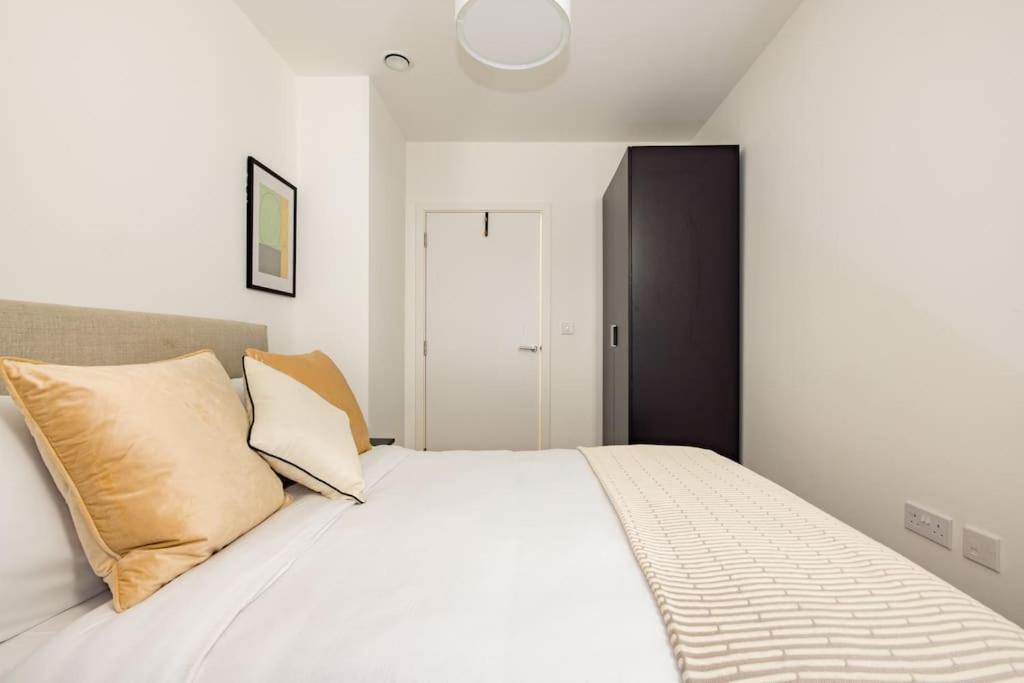 Wild Roses Serviced - Upton Park Apartment *