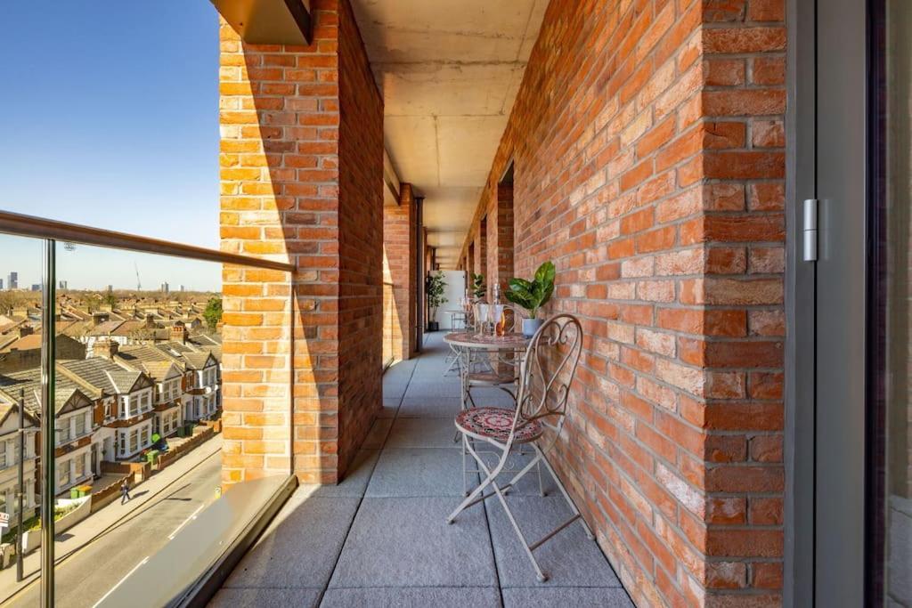 Wild Roses Serviced - Upton Park Apartment *