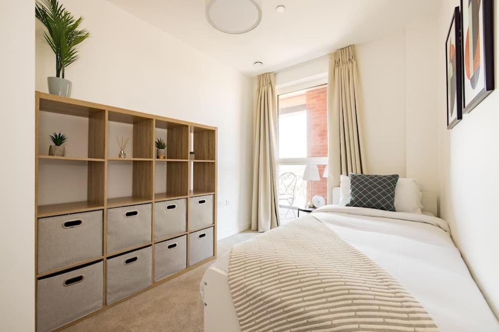 Wild Roses Serviced - Upton Park * London