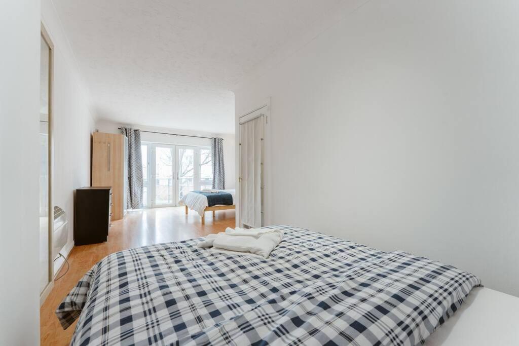 Appartement Up To 4 People, In A Share House Next To Bridge *
