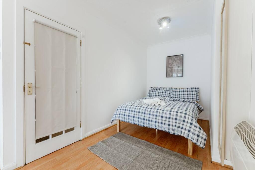 Appartement Up To 4 People, In A Share House Next To Bridge *