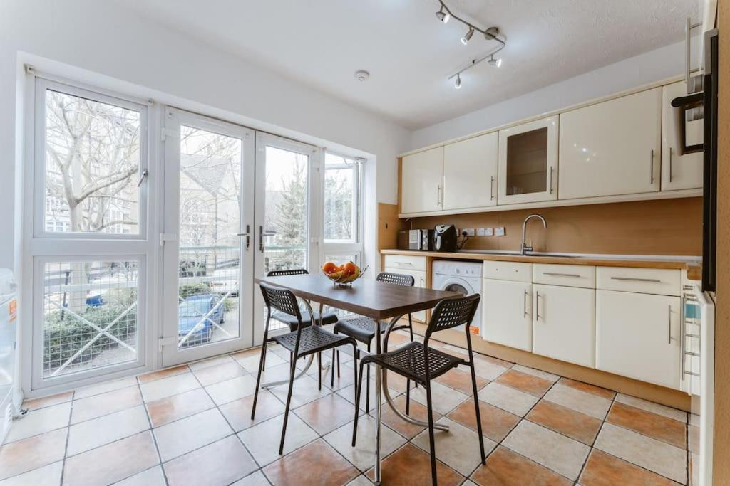 Up To 4 People, In A Share House Next To Bridge Appartement *