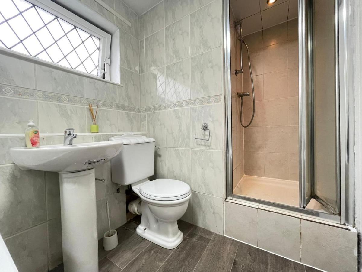 Deluxe Spacious In Beckton Homestay London