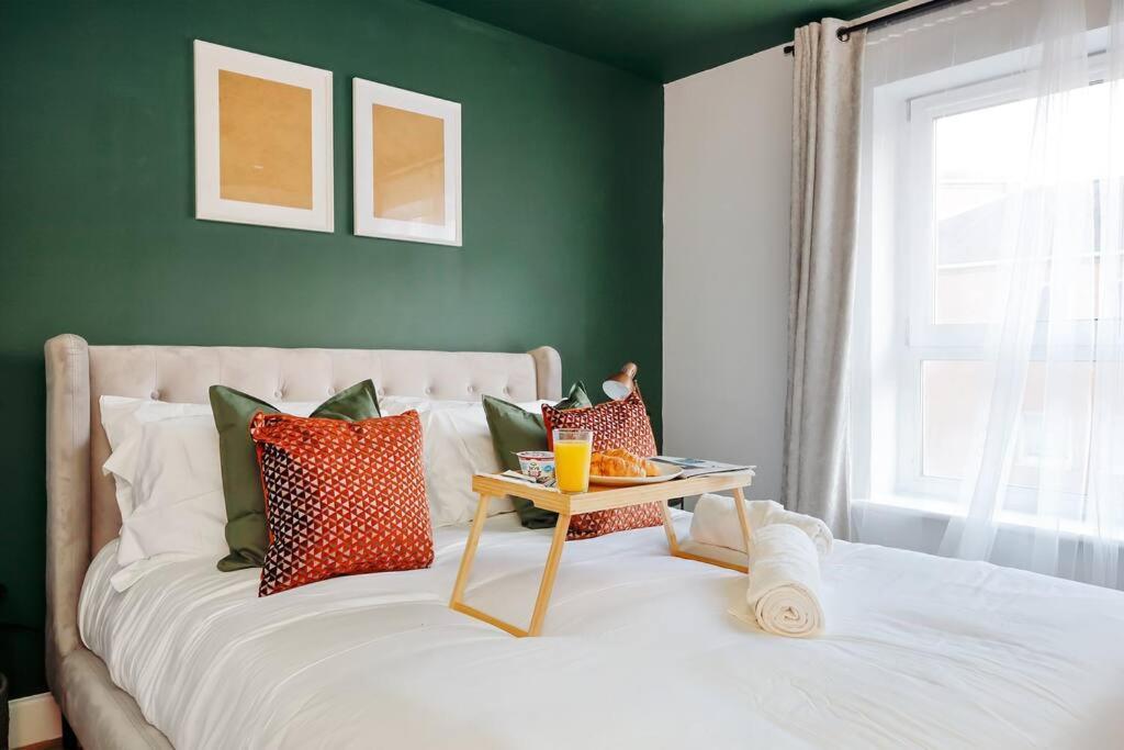 Canary Wharf By Hiatus Concierge Apartment *