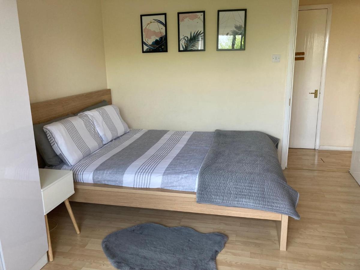 Homestay Comfortable With Private Balcony And Shared House London