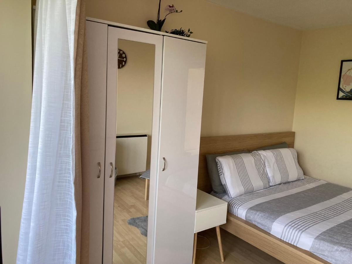 Comfortable With Private Balcony And Shared House London