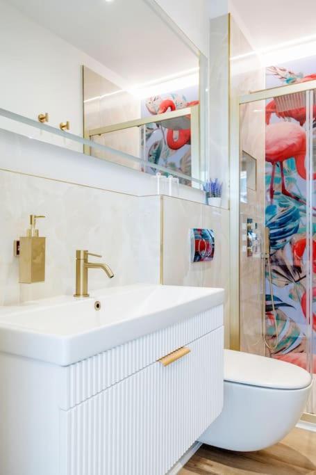 House 10 Mins To Tower Bridge Hot Tub & Parking Holiday home *