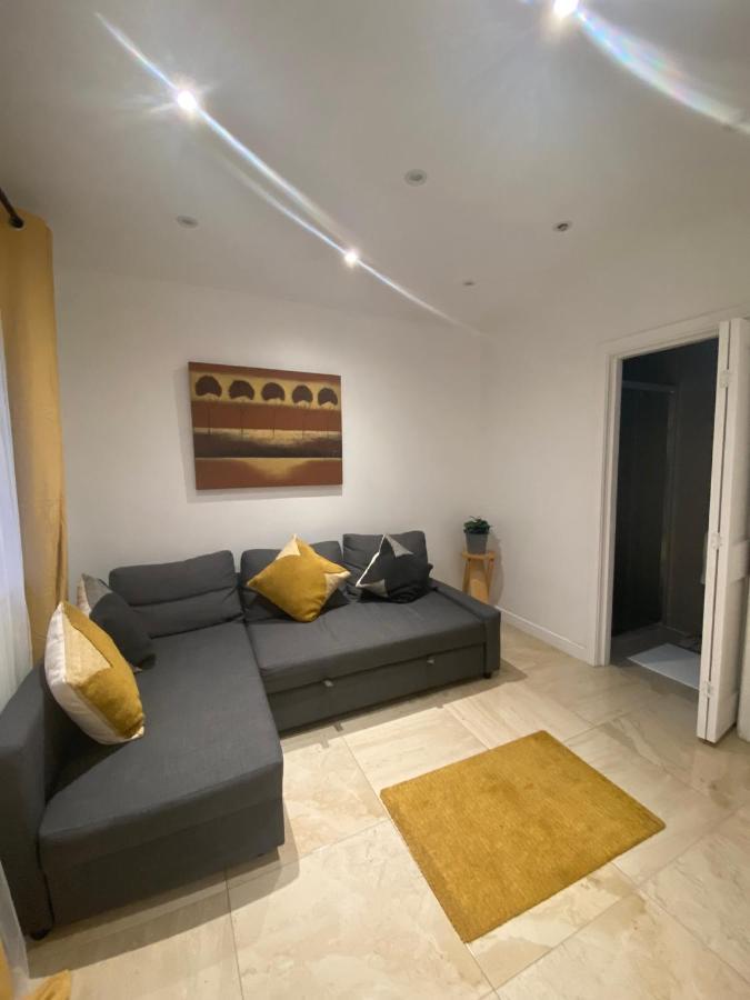 Guest house Dannifar London