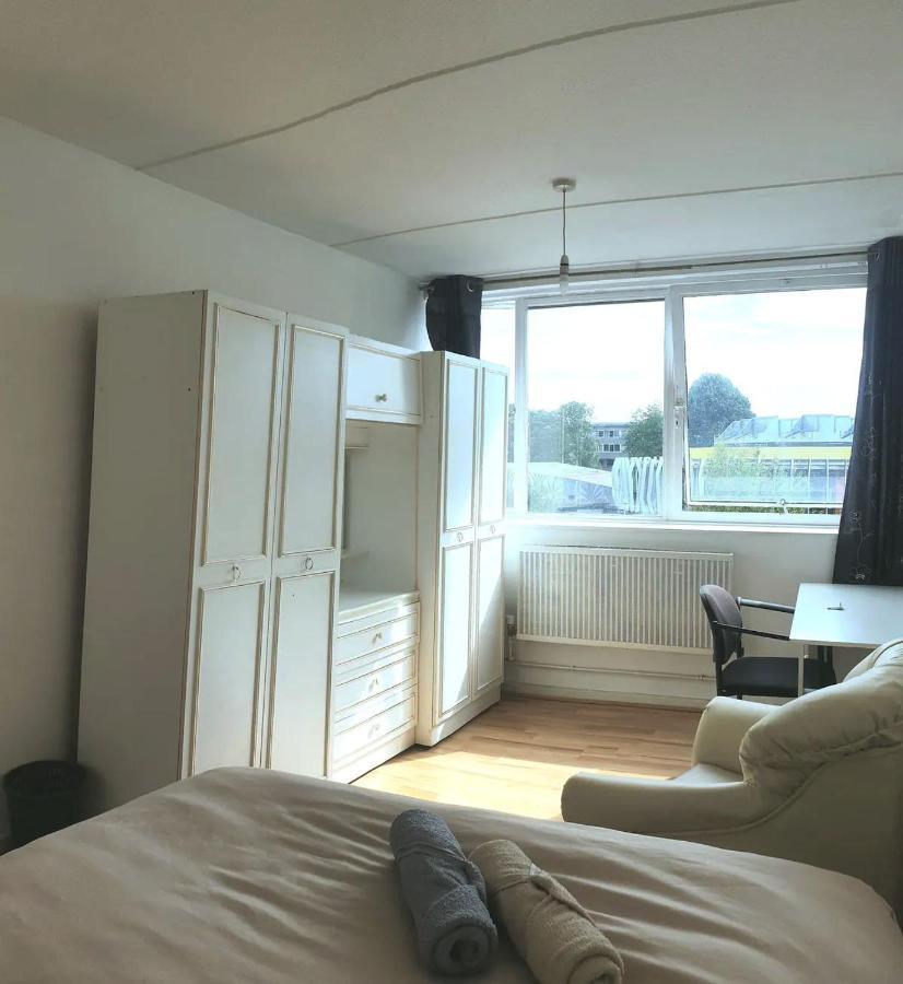 Elephant & Castle - Zone 2 - Private - Shared Bathroom Homestay