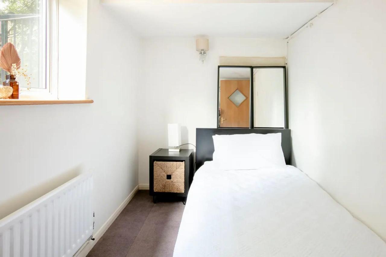 Apartamento Garden Flat On Leafy Cator Estate In Blackheath