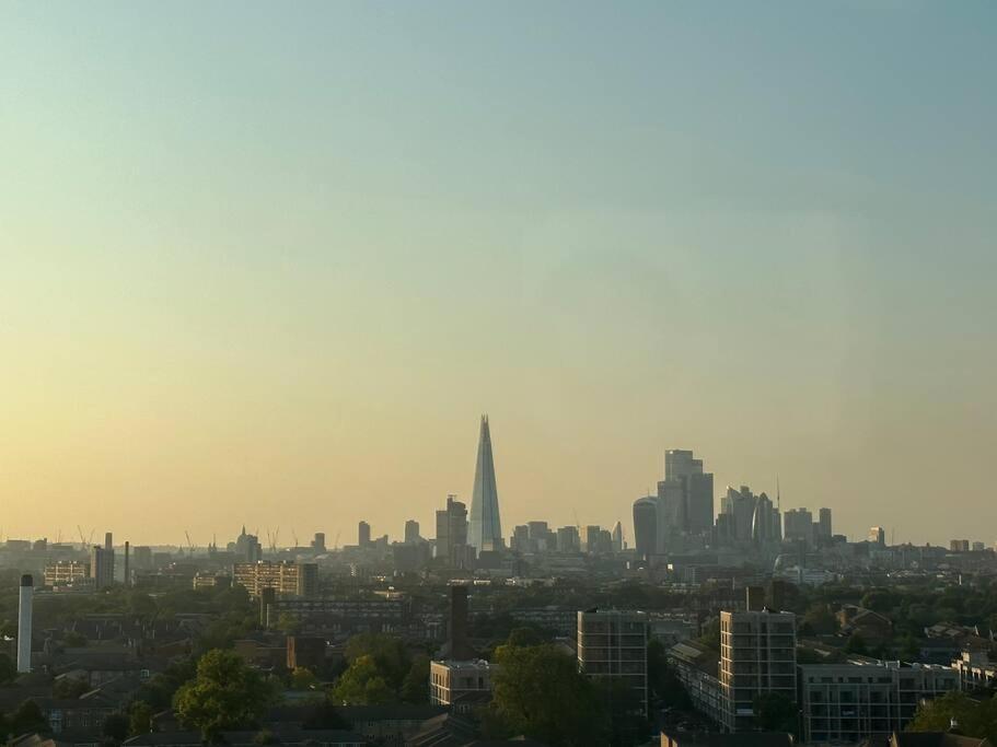 3 Bed Sky Se15 Peckham Apartment *