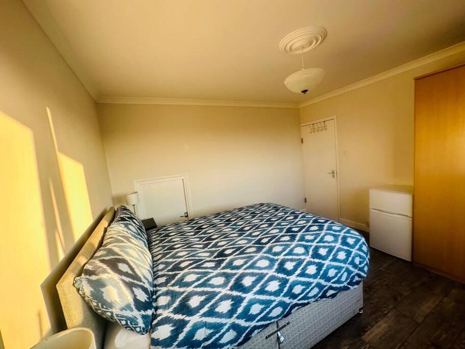 3 Bed Sky Se15 Peckham Apartment London