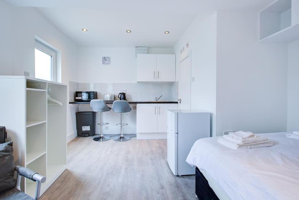 Comfy And Convenient Lewisham With Free Street Parking, Wifi And Quick Access To Sleep 3 Apartment
