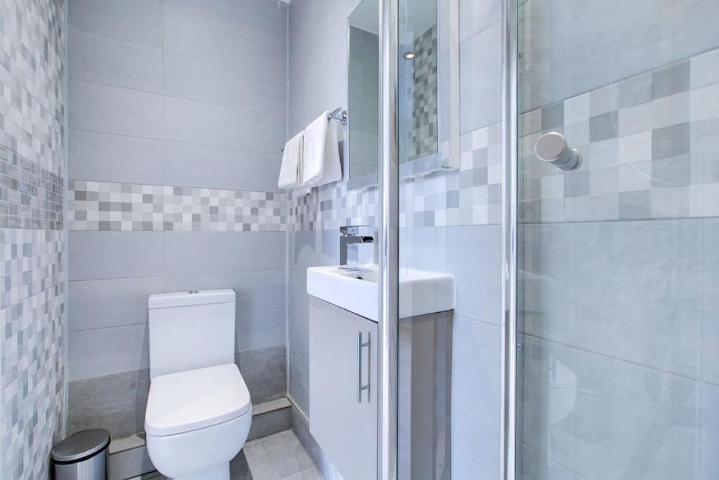 Apartment Comfy And Convenient Lewisham With Free Street Parking, Wifi And Quick Access To Sleep 3