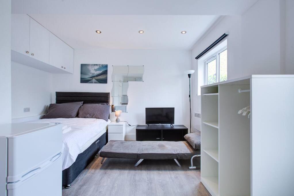 Comfy And Convenient Lewisham With Free Street Parking, Wifi And Quick Access To Sleep 3 Apartment