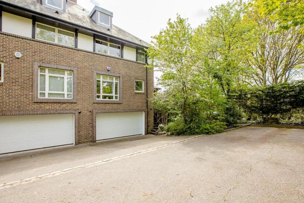 Apartamento Garden Flat On Leafy Cator Estate In Blackheath *