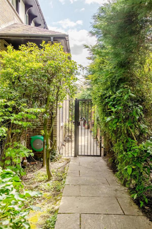 Apartamento Garden Flat On Leafy Cator Estate In Blackheath
