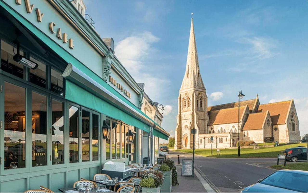 Holiday home Beautiful 5-bedroom Private House In Quiet Street 2 Minutes From Station London