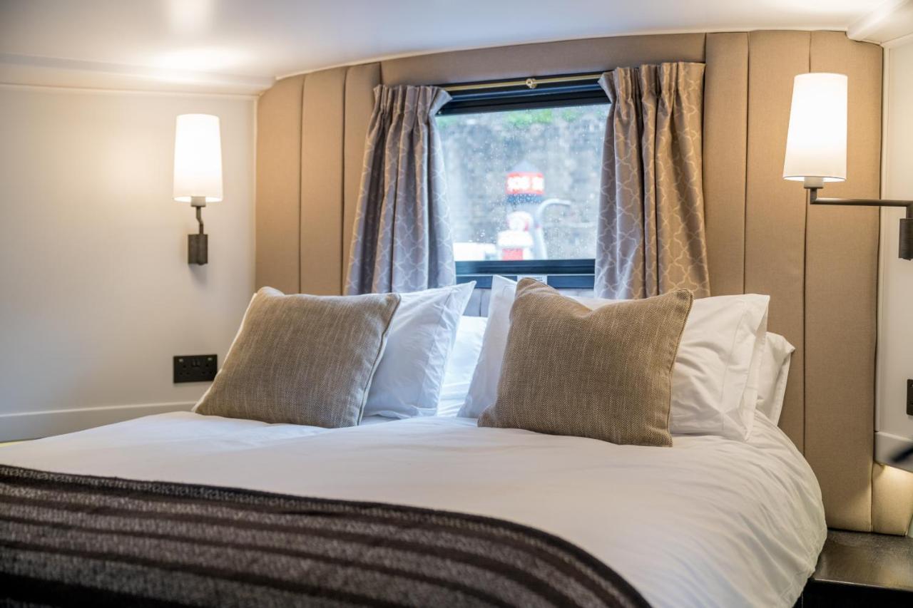 Elegant Houseboat Near Canary Wharf Hotel en barco