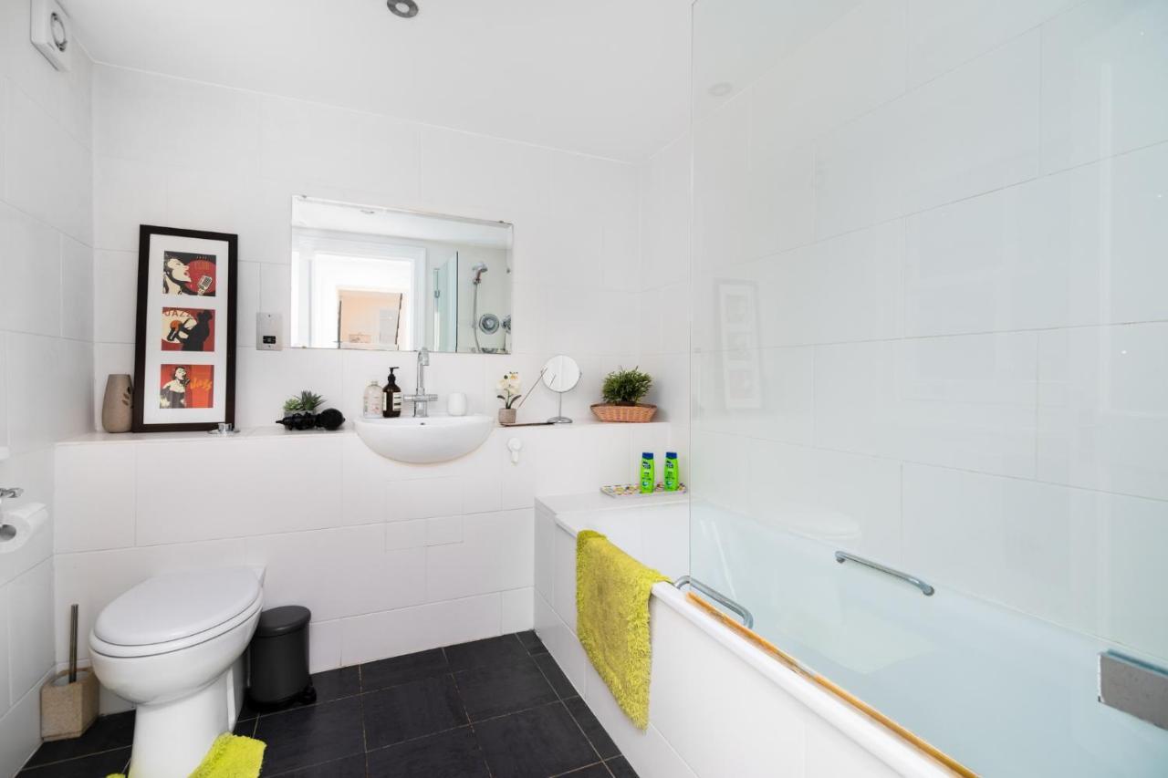 Accommodatie bij particulieren Master En - Townhouse Double With Garden & Hot Tub Londen
