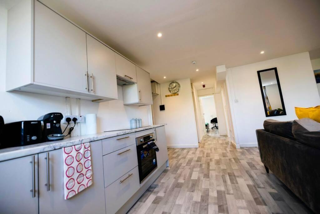 2 Bedrooms -parking-very Spacious-wifi *