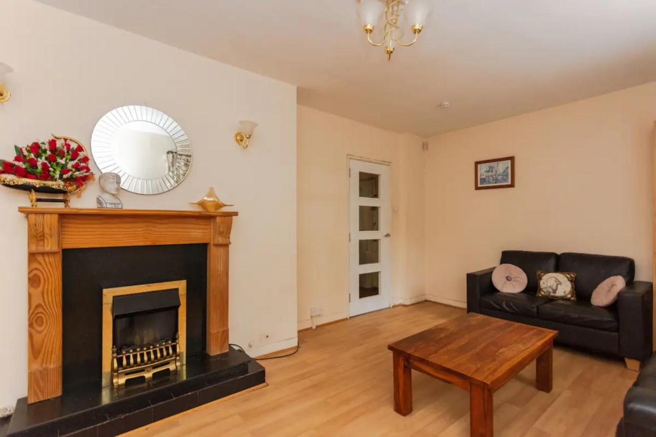 Homely 3 Bedroom House With A Garden Holiday home